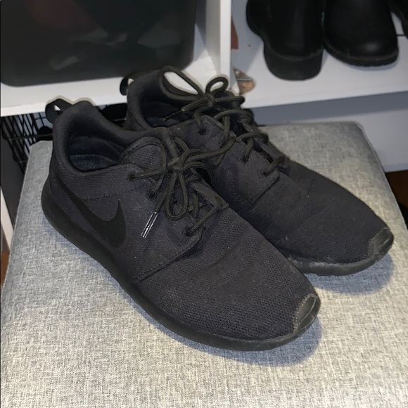 Nike Shoes - Women’s Nike Roshe One Shoe